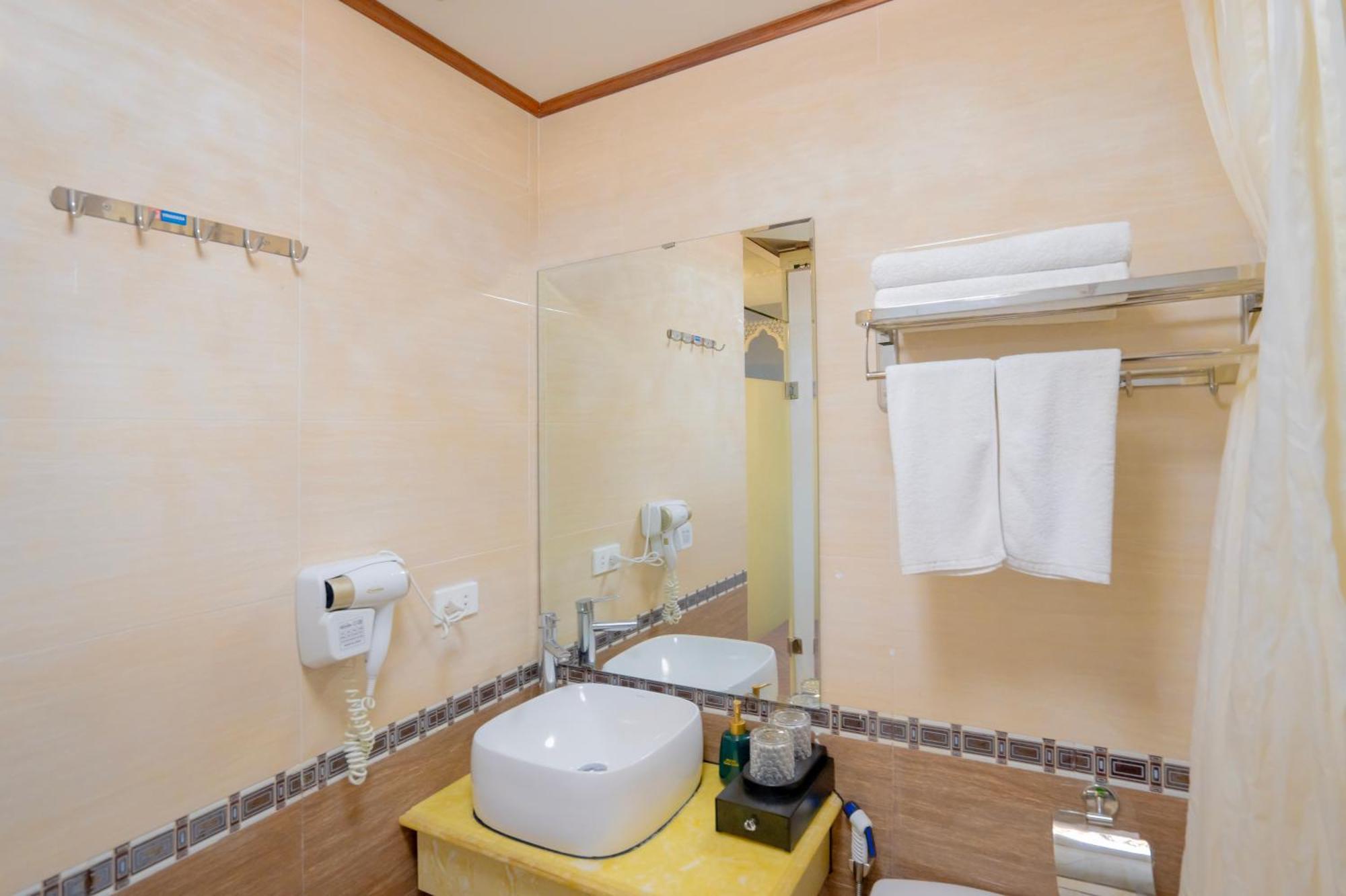 Khách sạn Khách Sạn&spa King Palace 4*